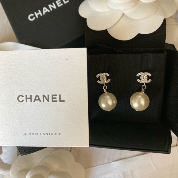 Chanel Fleur De Strass Earrings - Picture 4 of 5